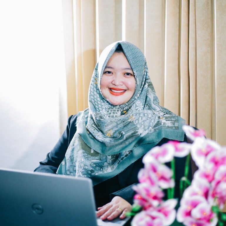 Dr. Yuniar Pratiwi, S.Si., M.Si.